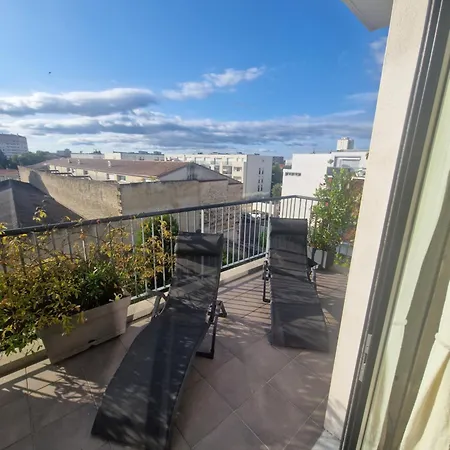 100m2 Avec Terrasse Et Garage *